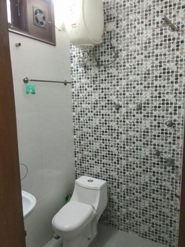 Bathroom in 1 RK Builder Floor at Dlf City Phase 3 – for Rent