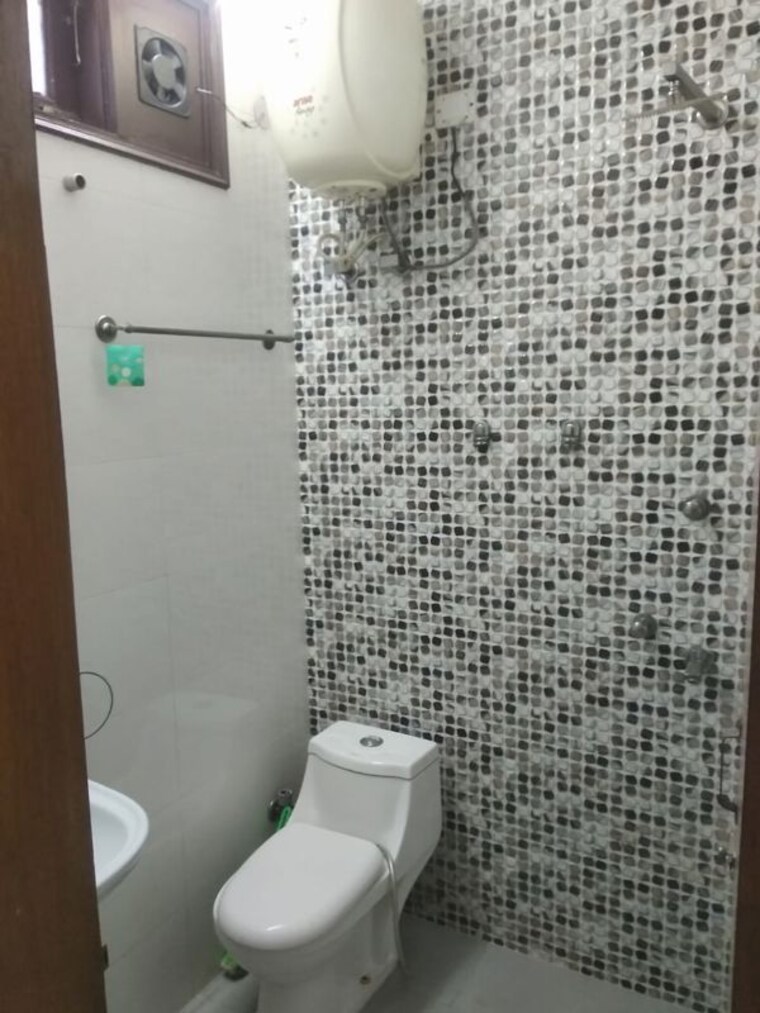 Bathroom, dlf city phase 3 1 RK 502 Sq.Ft. Builder Floor In Dlf City Phase 3 Gurgaon 10072802
