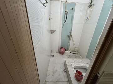 Bathroom in 2 BHK Builder Floor at Husainganj – for Rent