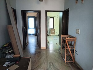 Living Room in 3 BHK Apartment at Jungpura Extension – for Rent