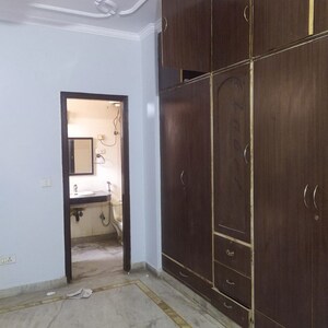 Room in 3 BHK Apartment at Jungpura Extension – for Rent