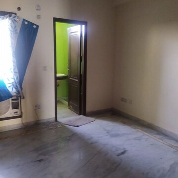 Room in 3 BHK Apartment at Jungpura Extension – for Rent