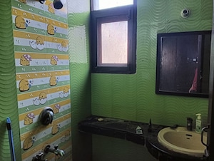 Living Room in 3 BHK Apartment at Jungpura Extension – for Rent