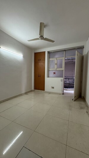 Room in 2 BHK Apartment at Palm Residency Chhatarpur, Chattarpur – for Rent