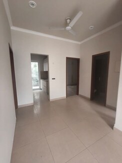 3 BHK + Servant Room Apartment For Rent in Silverglades The Melia