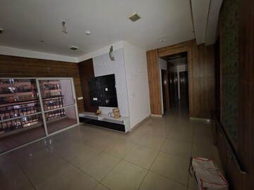 Room in 3 BHK Apartment at Landcraft Golf Links, Pandav Nagar – for Sale