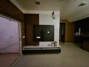 Room in 3 BHK Apartment at Landcraft Golf Links, Pandav Nagar – for Sale