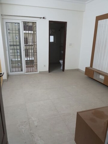 Room in 4 BHK Apartment at Trident Embassy, Sector 1 Greater Noida – for Rent