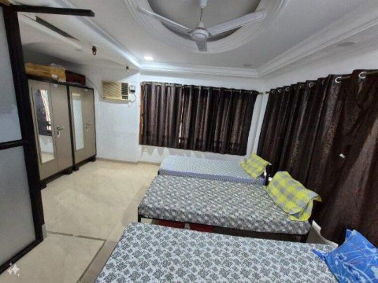 Bedroom, kandivali west Pg For Boys & Girls In Kandivali West 10072977