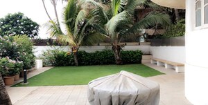 Bedroom in 6 BHK Villa at Juhu – for Sale