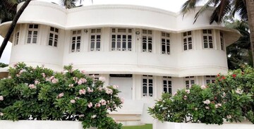 6 BHK Villa – Exterior View View at Juhu - for Sale