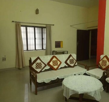 Bedroom in 2 BHK Builder Floor at Niralanagar – for Rent