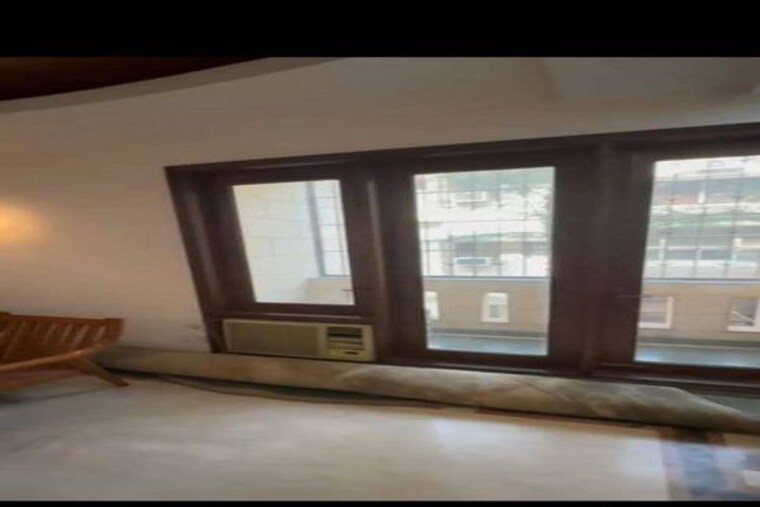 Room, panchsheel park 4 Bedroom 800 Sq.Yd. Builder Floor In Panchsheel Park Delhi 10073092
