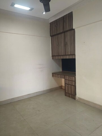 Room in 2 BHK Apartment at Vardhman Gardens, Balkum Pada – for Rent