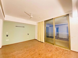 Room in 3 BHK Apartment at M3M Golf Estate, Sector 65 – for Rent