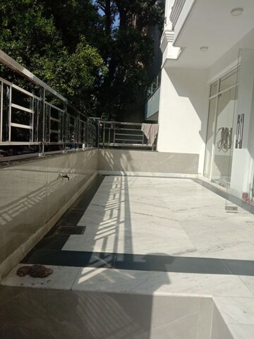 Balcony in 1 BHK Apartment at Dlf Phase I – for Rent