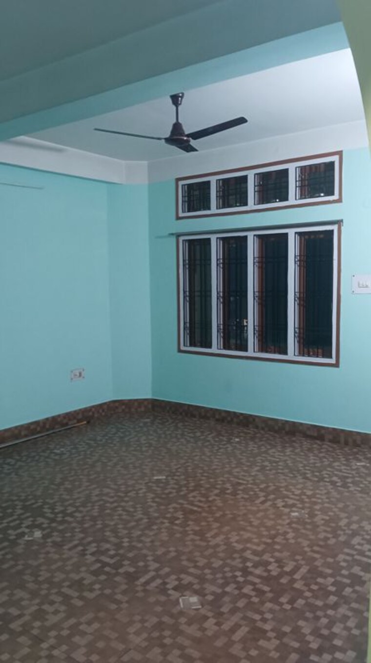Room, six mile 2 Bedroom 1000 Sq.Ft. Independent House In Six Mile Guwahati 10073219