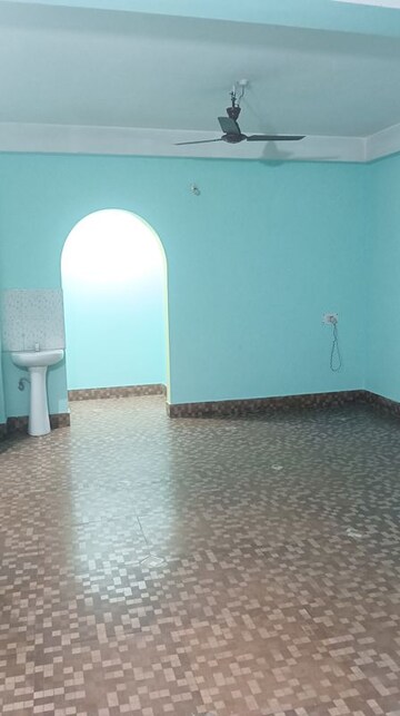 Furnished Amenities in 2 BHK Independent House at Six Mile – for Rent