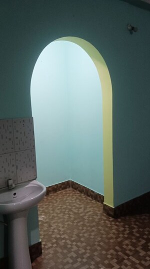 Furnished Amenities in 2 BHK Independent House at Six Mile – for Rent