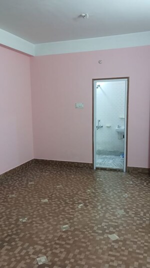 Room in 2 BHK Independent House at Six Mile – for Rent