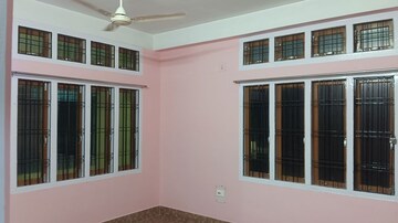 Room in 2 BHK Independent House at Six Mile – for Rent