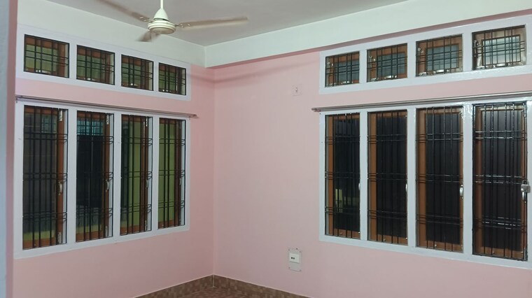 Room, six mile 2 Bedroom 1000 Sq.Ft. Independent House In Six Mile Guwahati 10073219