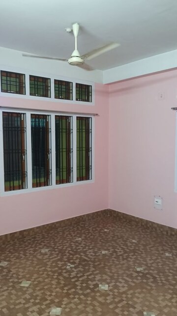 Room in 2 BHK Independent House at Six Mile – for Rent