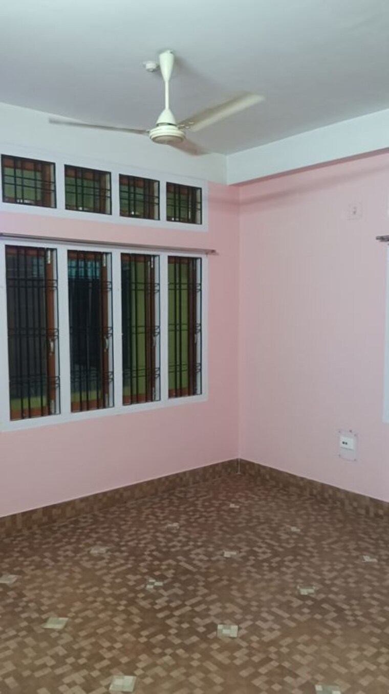 Room, six mile 2 Bedroom 1000 Sq.Ft. Independent House In Six Mile Guwahati 10073219