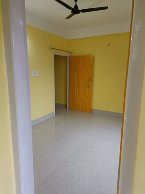 Room in 2 BHK Villa at 6 Mile – for Rent