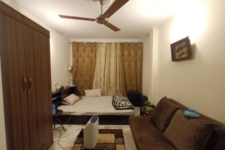 Living Room, chittaranjan park 3 Bedroom 160 Sq.Yd. Builder Floor In Chittaranjan Park Delhi 10073258