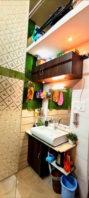 Furnished Amenities in 3 BHK Apartment at Shalimar Oneworld Vista, Gomti Nagar – for Rent