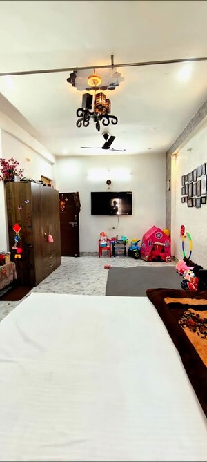 Bedroom in 3 BHK Apartment at Shalimar Oneworld Vista, Gomti Nagar – for Rent