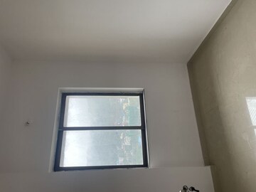 Room in 2 BHK Apartment at Nirmal Zircon, Mulund West – for Rent