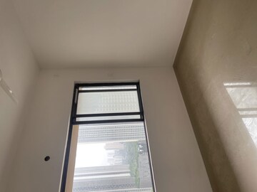 Furnished Amenities in 2 BHK Apartment at Nirmal Zircon, Mulund West – for Rent