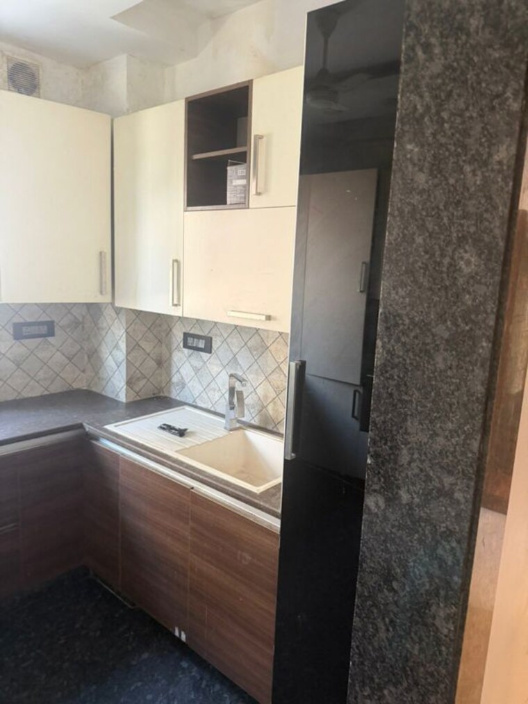 Bathroom, shivalik colony 1 RK 2000 Sq.Ft. Builder Floor In Shivalik Colony Delhi 10073386