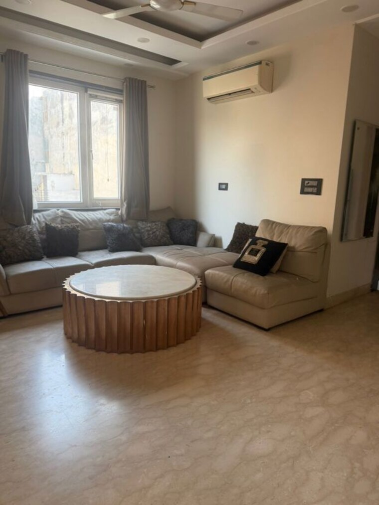 Living Room, shivalik colony 1 RK 2000 Sq.Ft. Builder Floor In Shivalik Colony Delhi 10073386