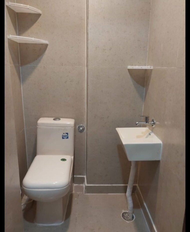 Bathroom, malviya nagar 1 Bedroom 500 Sq.Ft. Builder Floor In Malviya Nagar Delhi 10073392