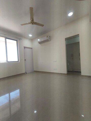 Room in 4 BHK Apartment at Sare Home, Sector 92 – for Rent