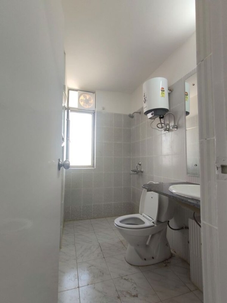 Bathroom, sare-home 4 Bedroom 2226 Sq.Ft. Apartment In Sector 92 Gurgaon 10073444