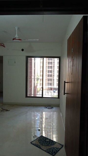 Room in 1 BHK Apartment at Dosti Greater Thane, Kalher – for Sale