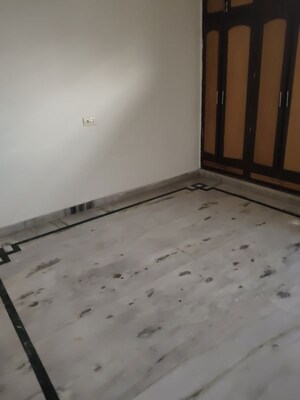 Room in 3 BHK Independent House at Sector 9 – for Rent