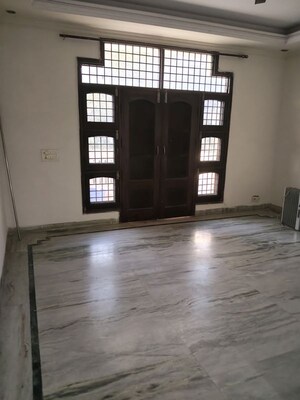 Room in 3 BHK Independent House at Sector 9 – for Rent