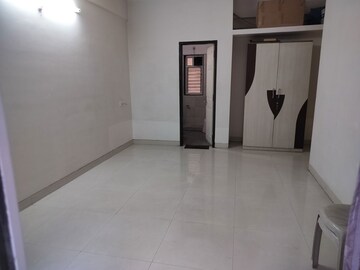 Room in 2 BHK Apartment at Mirchandani Palms, Rahatani – for Rent