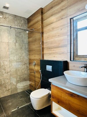 Master Bedroom in 4 BHK Apartment at Jaypee Green Earth Court, Jaypee Greens – for Rent