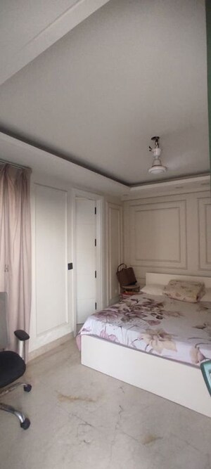 Bathroom in 3 BHK Builder Floor at Safdarjung Enclave – for Rent