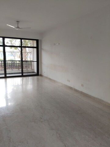 Room in 4 BHK Apartment at Jaypee Greens The Castille, Jaypee Greens – for Sale