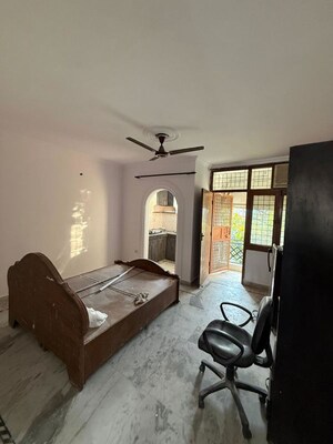 1 BHK Builder Floor For Rent in Kalkaji