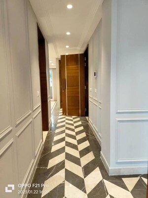 Staircase in 2.5 BHK Apartment at Sector 21 – for Rent