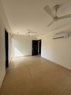 Room in 4 BHK Builder Floor at New Friends Colony – for Rent