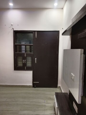 Room in 3.5 BHK Builder Floor at Ansals Sushant City – for Rent